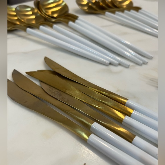 Modern Flatware 27 pieces Gold & White Utensils Stainless Steel Matte White - Picture 3 of 9